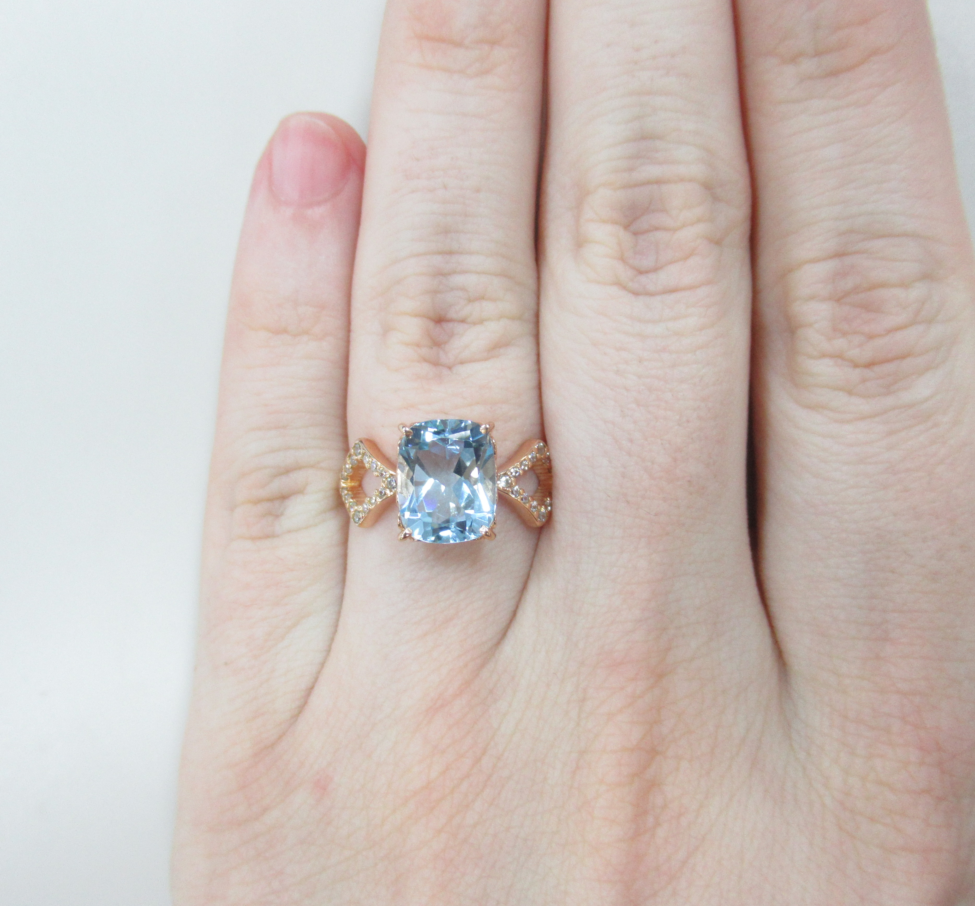 Серебряное кольцо с топазом